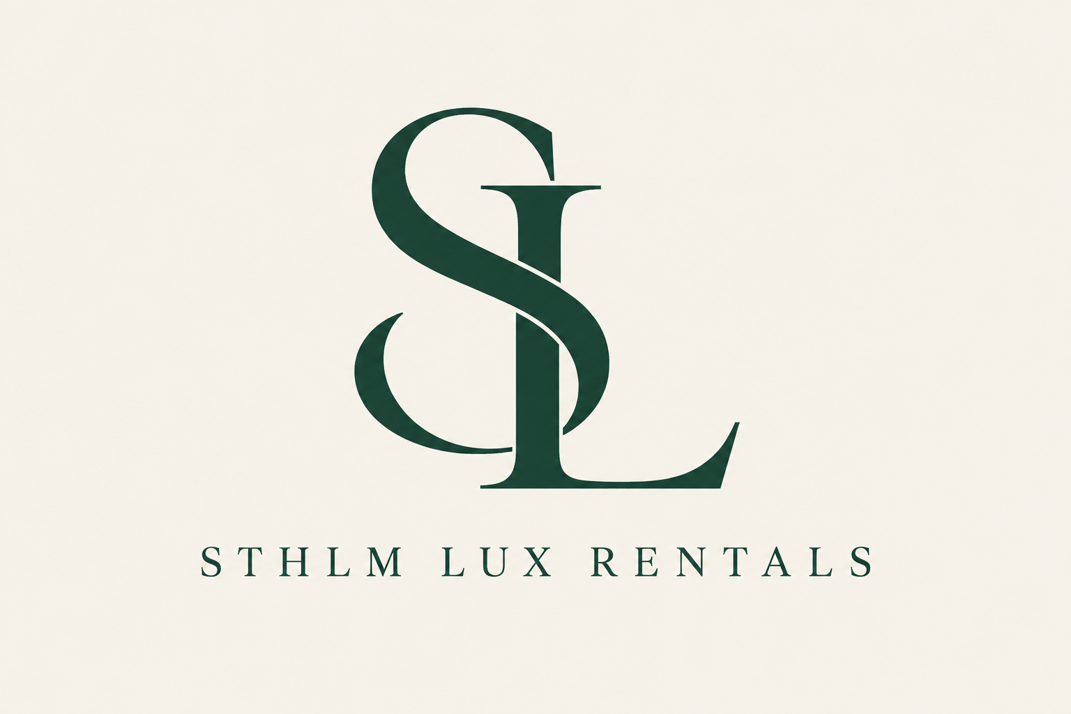 STHLM LUX RENTALS SL-monogram i skogsgrönt på elfenbensvit bakgrund